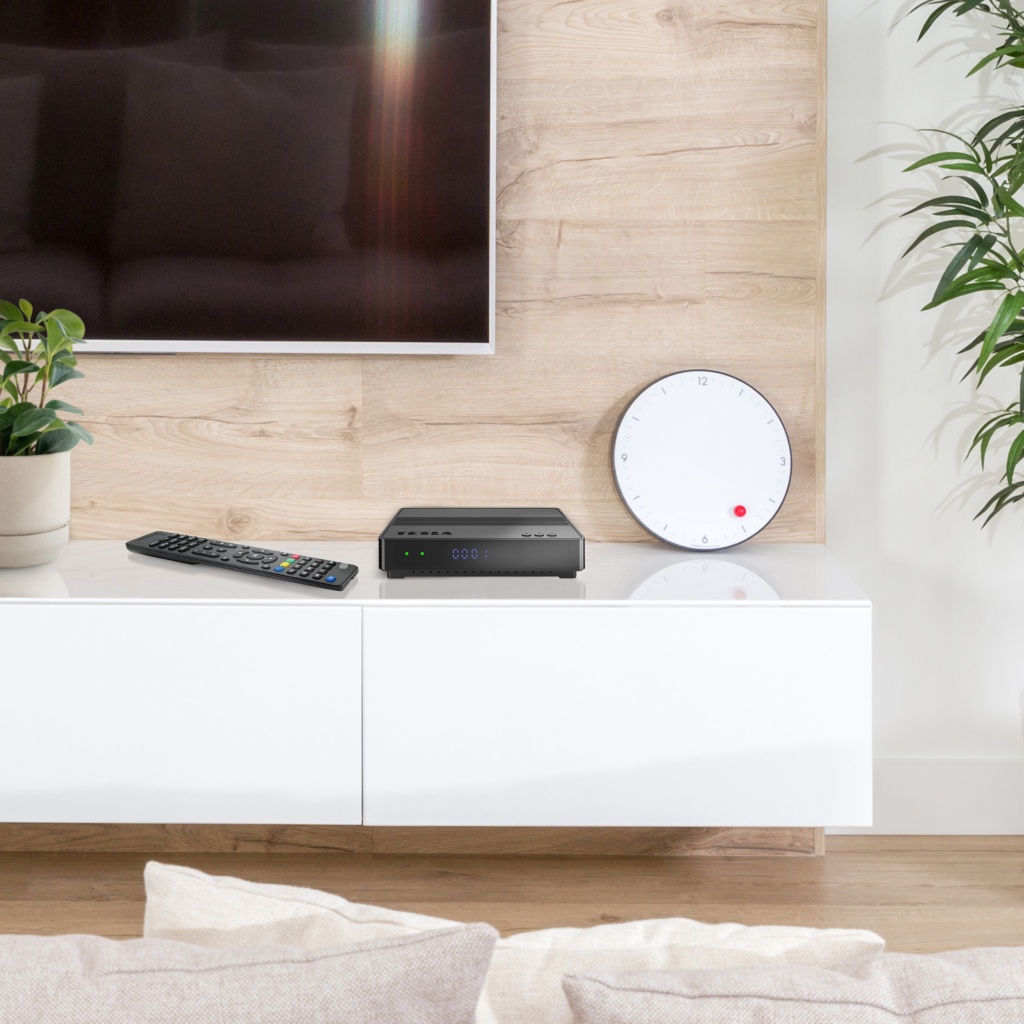 tesla-hybbrid-tv-th210-set-top-box-dvb-t2-s-hbbtv-h-265-hevc-image1-big_ies7621142